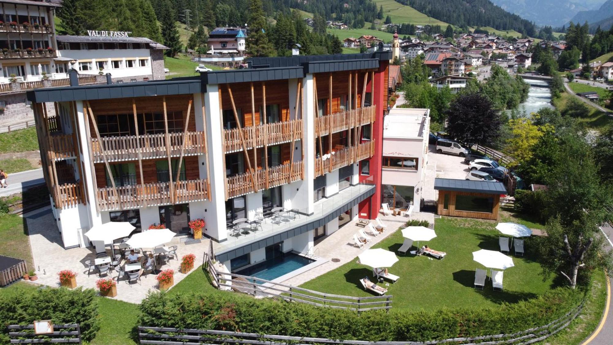 Hotel Miravalle Soraga Ngoại thất bức ảnh