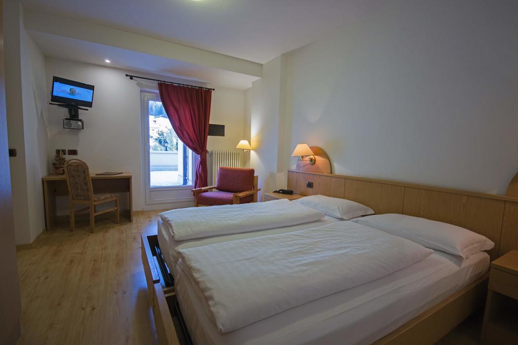 Hotel Miravalle Soraga Ngoại thất bức ảnh