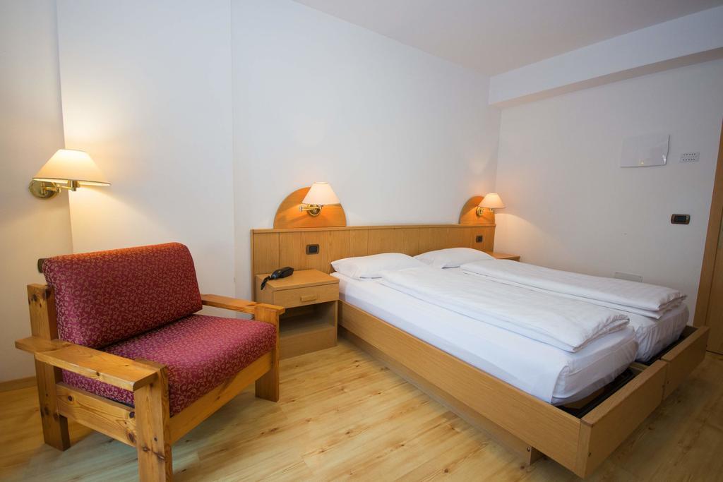 Hotel Miravalle Soraga Ngoại thất bức ảnh
