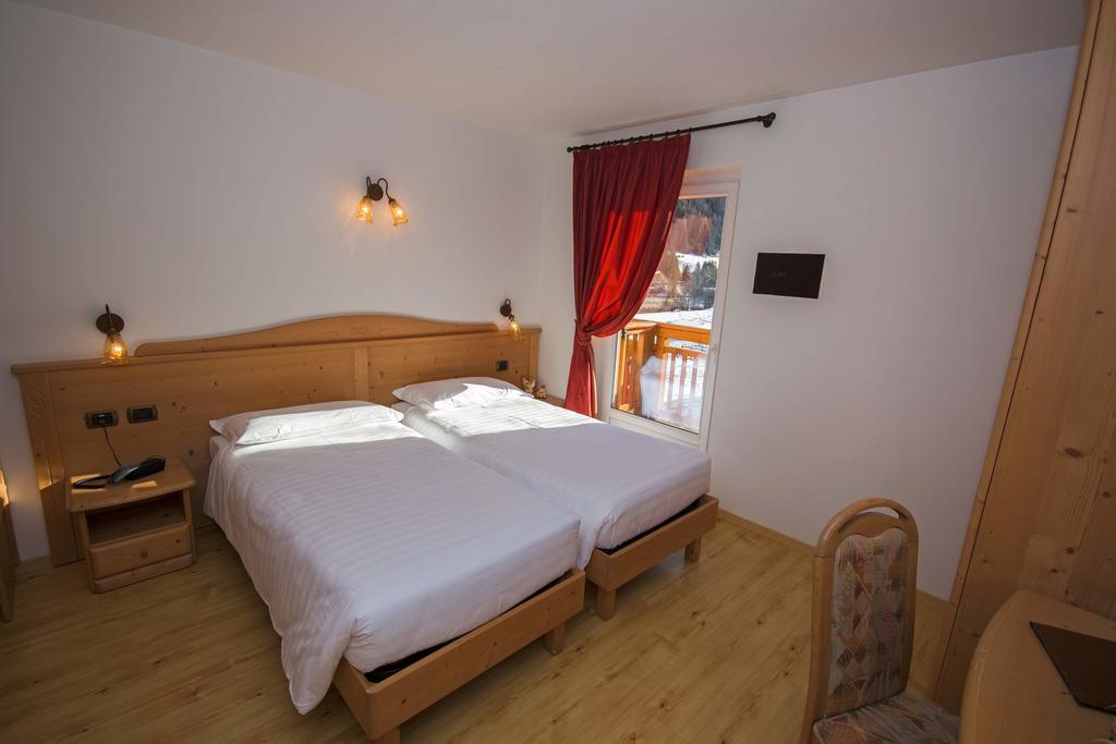 Hotel Miravalle Soraga Ngoại thất bức ảnh