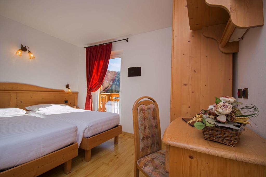 Hotel Miravalle Soraga Ngoại thất bức ảnh