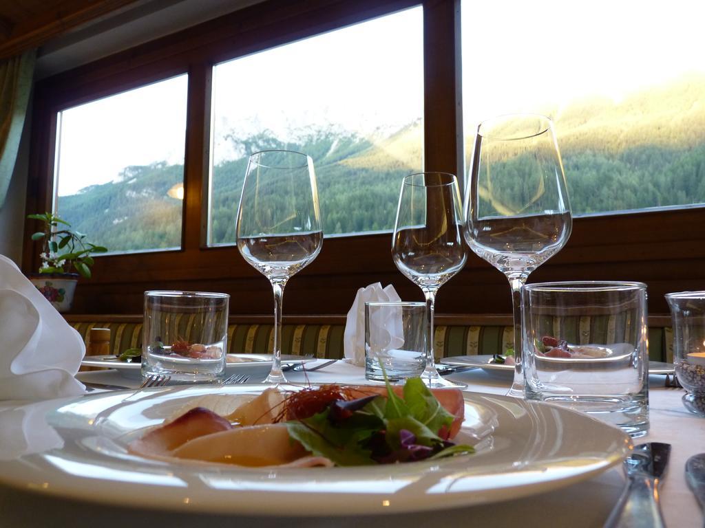 Hotel Miravalle Soraga Ngoại thất bức ảnh